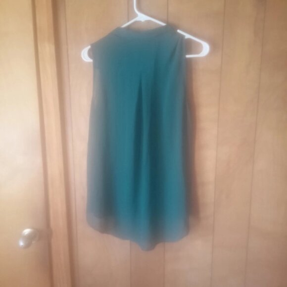 Share H & M womens green sleeveless hi lo sheer buttong down blouse size 6 NWOT - Picture 4 of 4